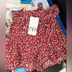 NWT Zara women’s xs  Red Floral Skort
